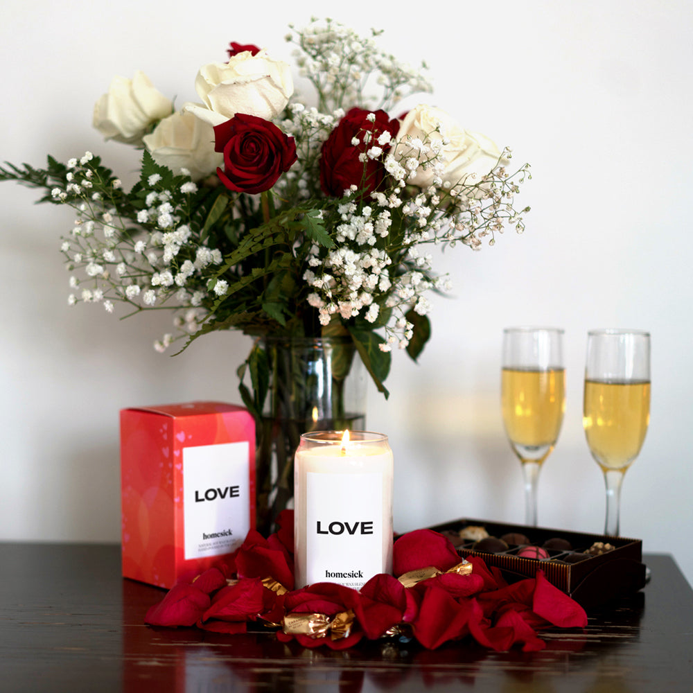 7 Romantic Candle Scents for Your Next Date Night in