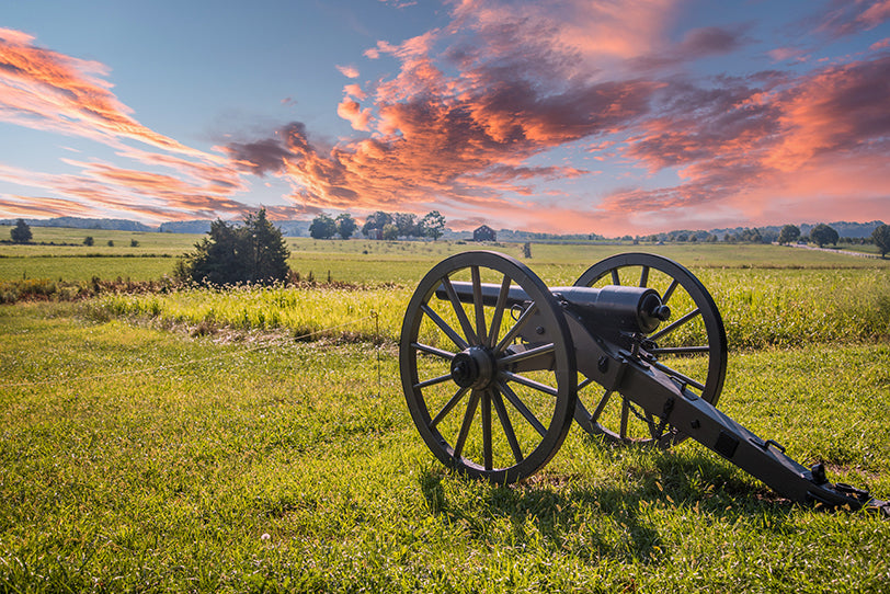 a canon on the battlefield at gettysburg